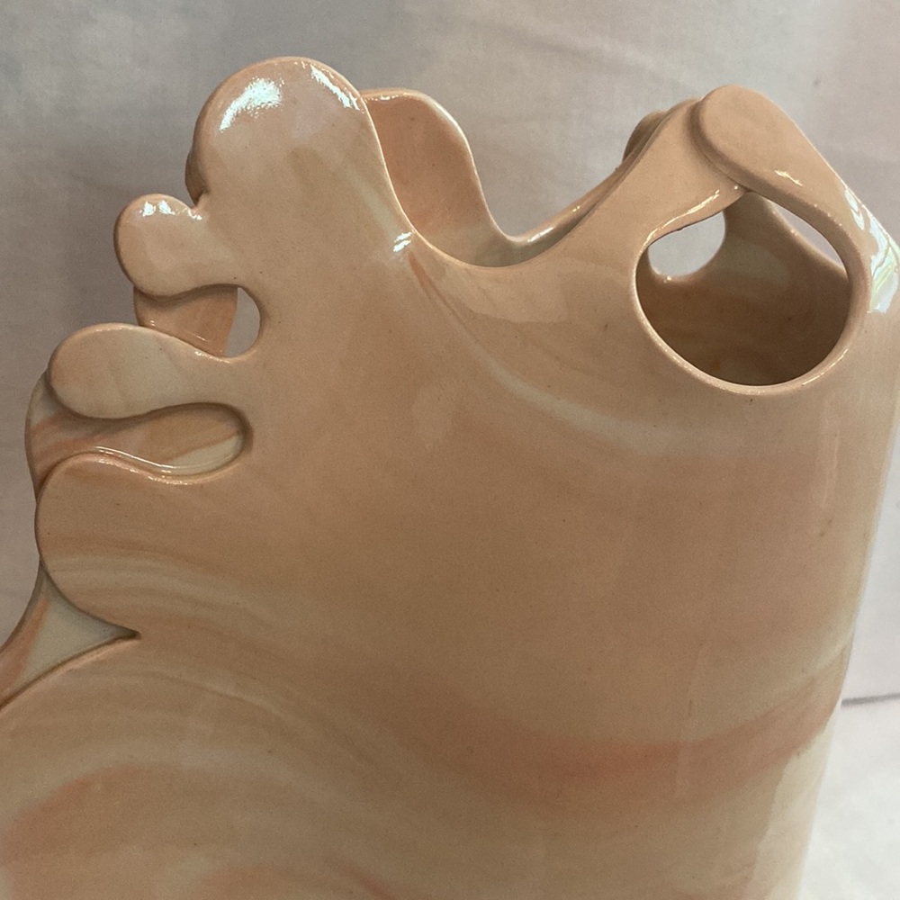 Carolyn Leung pottery pink white marble 7x7 (approx) flower vase/sculpture - Picture 8 of 16